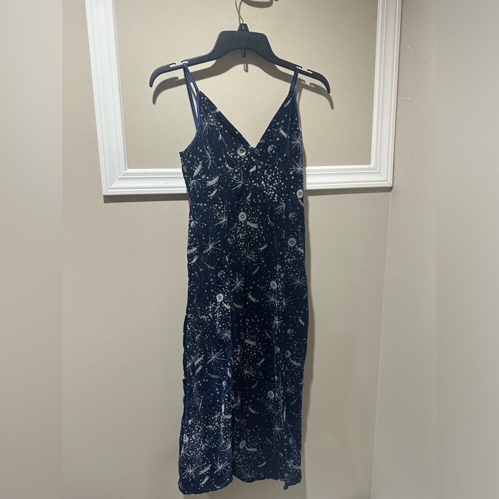 Blue dress‎ with white Fireworks designs